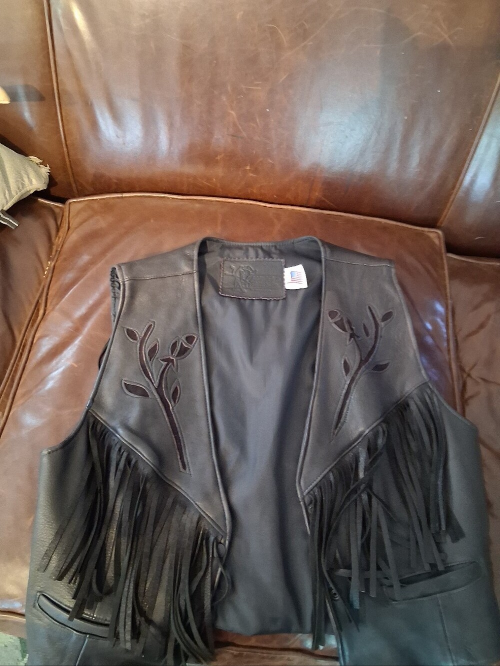 Fringed Black Leather BRANDED GARMENTS Vest with Floral Inlay. XL. USA. - Picture 3 of 8